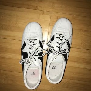 Wacoku sneakers